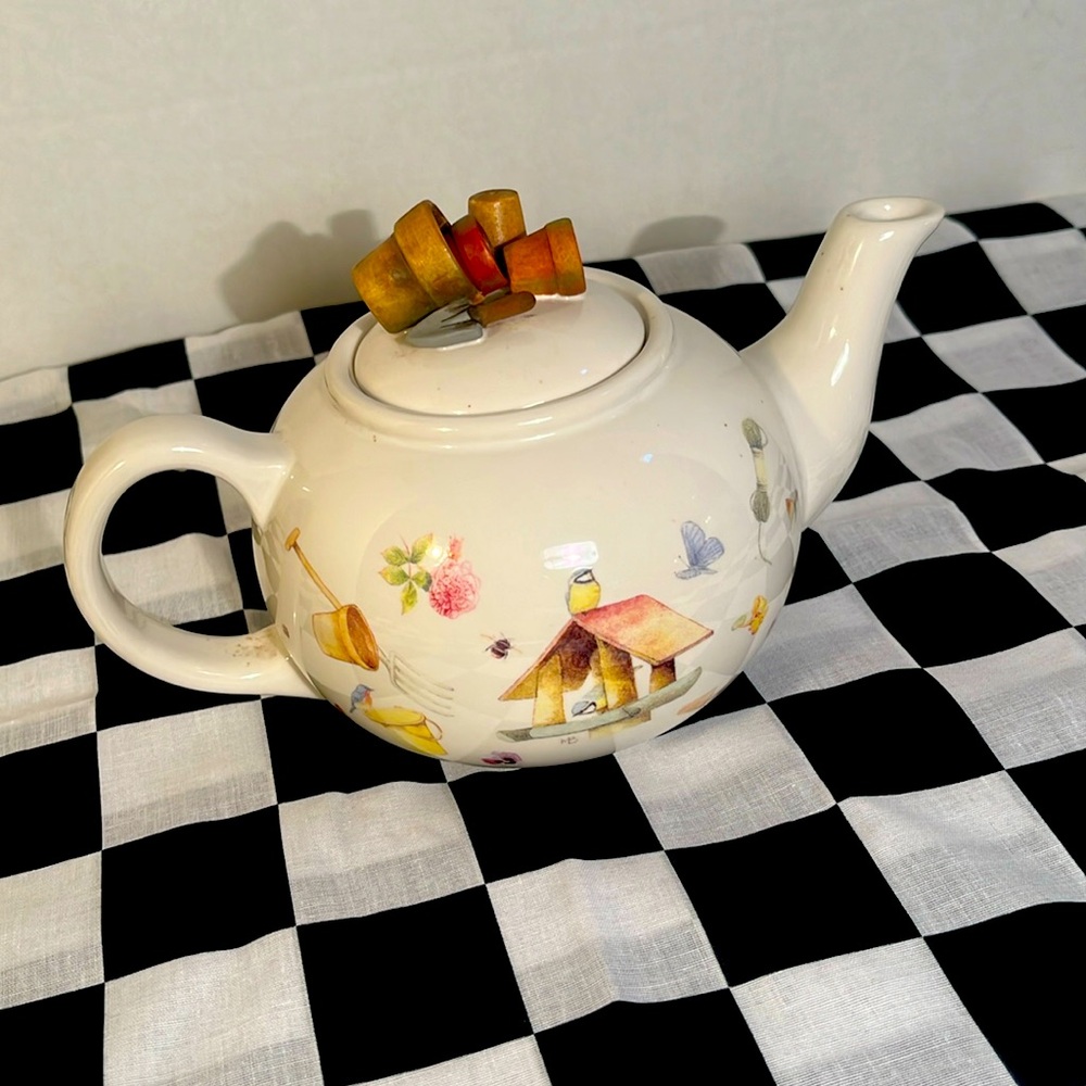 Vintage Hallmark tea pot. Marjolein Bastin Natures Sketch book series.Rare find